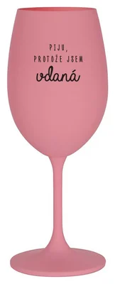 PIJU, PROTOŽE JSEM VDANÁ - růžová sklenička na víno 350 ml
